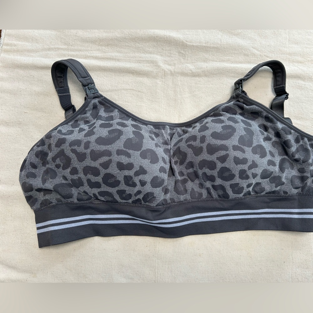 MOMCOZY Nursing Bra: Gray Leopard Print Women's Sports Bra. Ultra soft seamless